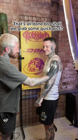 Never miss a chance to grab a couple pics 🔥 @Danny Blackheart @ＮＥＯＮ  ＷＯＬＦ  #badmondayapparel #traditionaltattoo #blackworktattoo 