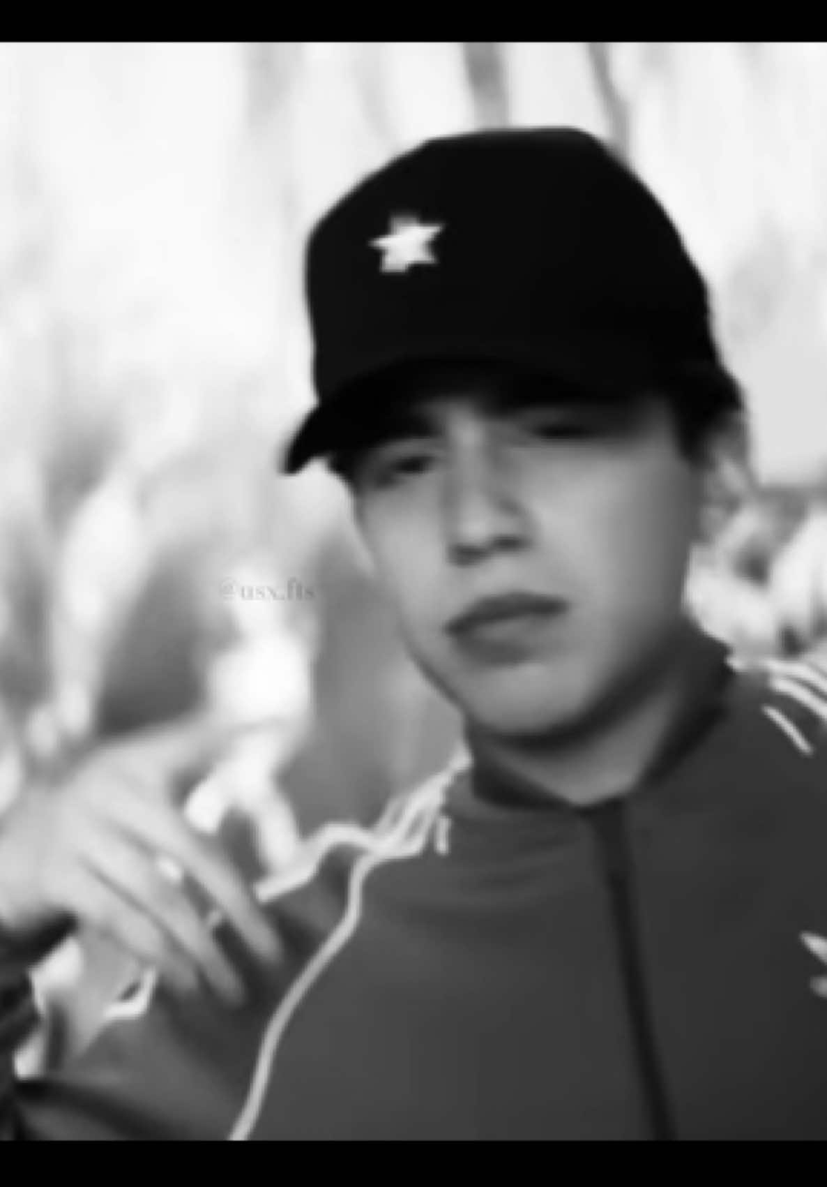 2+2 || tengo una obsesión con esta canción. Oigan está quedando en super flop 😭😭 #fyp #xyzcba #paratii #victormendivil #omarcamacho 