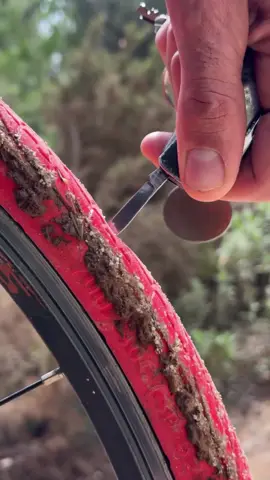 Tannus Airless 	◦	100% sólidas. 	◦	Sin mantenimiento. 	◦	6000km sin pinchazos. 	◦	Seguras. 	◦	Livianas. Las Tannus no sólo son llantas de colores, son llantas sólidas con gran similitud a las de aire pero sin el riesgo constante de pinchar en tus salidas. No sólo te proporcionan la seguridad que eso nunca más sucederá sino que además duran mucho más que las llantas convencionales. Que no te lo cuenten!  #ceromantenimiento #cerostress #nomaspinchazos #colortires #mejorenbici #limaenbici #altrabajoenbici #bici #citybike #urbanbike #fixie #noflattires #yobicilima #ciclista #bicicleta #bicicarretera #biciurbana #bicilovers #ciclismo #ciclismourbano
