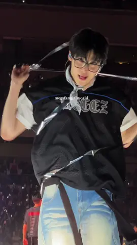 JEONG YUNHO??!?!!???! #jeongyunho #yunho #ateezyunho #yunhoateez #jeongyunhoateez #yunhoedit #ateez #atiny #ateezfyp #atinyfyp #8makes1team #kpop #ateeztour #ateezconcert #ateezinla #ateezinyourfantasyworldtour2025 