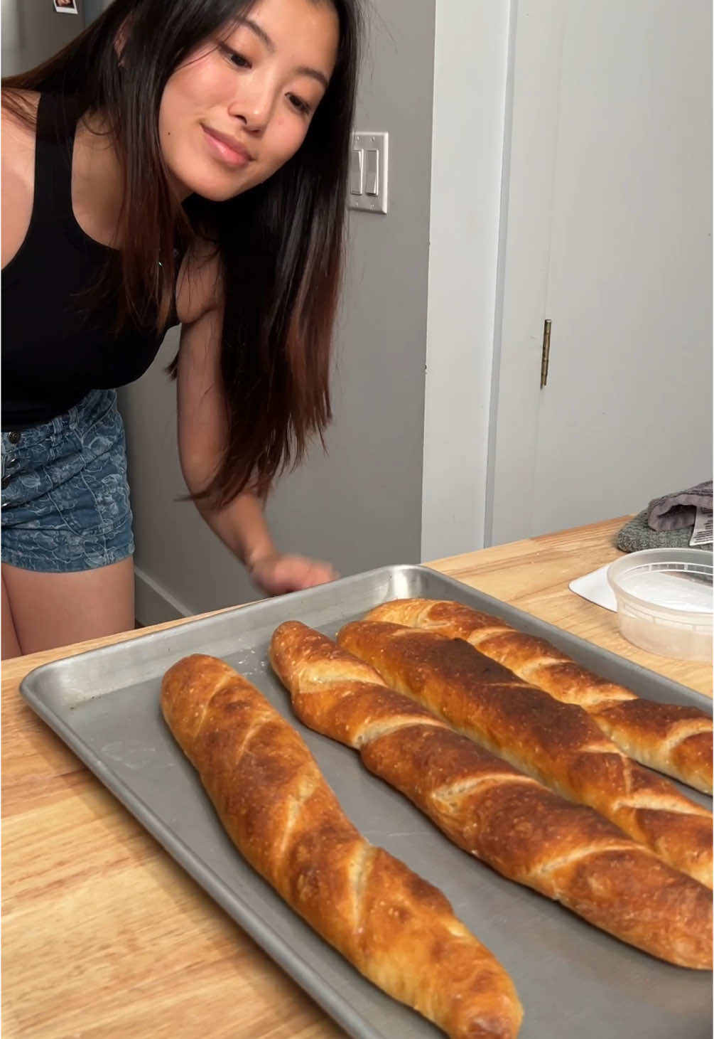 which baguettes are better? remember size and shape matters 🫵🥖 the baguette recipe courtesy of @Ian Fujimoto 👅
