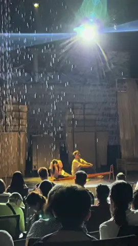 Lâu lắm lắm rồi mới đi coi kịch trở lại. Chọn đúng vở Một mối tình, có chú Hoài Linh và cô Cát Phượng đóng ở sân khấu Mới. Chuyện ngắn Một mối tình của Nguyễn Ngọc Tư mình có đọc qua rồi, khá là trầm. Nên trước khi coi thì sợ bị buồn á mng. Nhưng mà không hề nha.  Cười có khóc có. Đặc biệt coi tới khúc này mình nổi hết da gà luôn á. Anh Quách Ngọc Tuyên vở này diễn quá hay quá tròn vai. Nữ chính Huỳnh Bảo Ngọc thì tự nhiên, diễn ra đúng chất gái miền Tây chịu thương chịu khó luôn mng ơi. Đặc biệt là bài nhạc chủ đề quá hợp quá xuất sắc. Bài hát chưa ra full nữa không biết clip này của toy có bị đánh bản quyền không nữa. I love Tiktok, I love Sân khấu Mới 😂😂 Vở này không biết sau còn mở nữa hay không, nhưng nếu có thì mng nhớ đi coi nha. Đáng đồng tiền bát gạo luôn ạ. #sankhaumoi #motmoitinh #hoailinh #quachngoctuyen #huynhbaongoc 