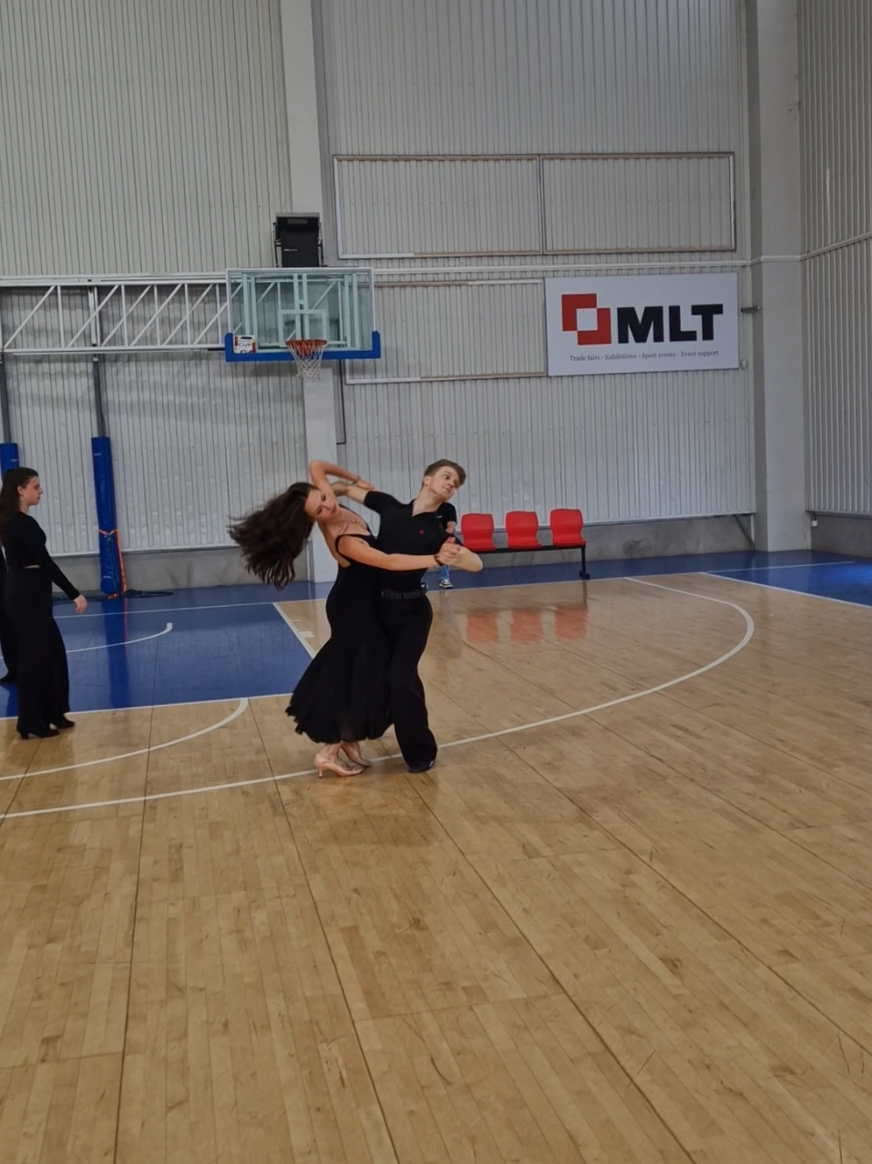 Another day, another dancetraining video🤩🫶💃 #ballroomdance #ballroom #ballroomdancer #ballroomdancing #dancer #dancetraining #dancepractice #dancevideo #choreography #dc #dancesport #training #dancing #creatorsearchinsights #dancecouple #dancetok #dancersoftiktok #dancerlife #professionaldancer #niche #fyp #fypageシ #xyzabc 