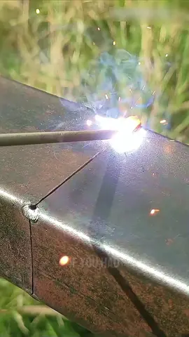 Which one you preferred  #weldinghack #weldpenetration #smawtips #weldingmyth 