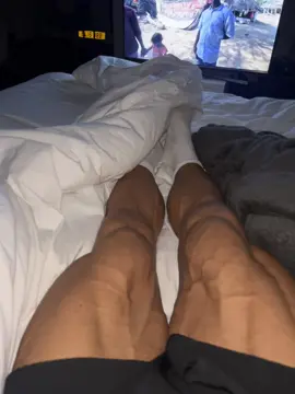 Some pre bed scenes 😜 #bodybuilding #GymTok #legs #quads #gymmotivation #fitnessmotivation #FitTok #legday #restday #FitTok #Fitness 