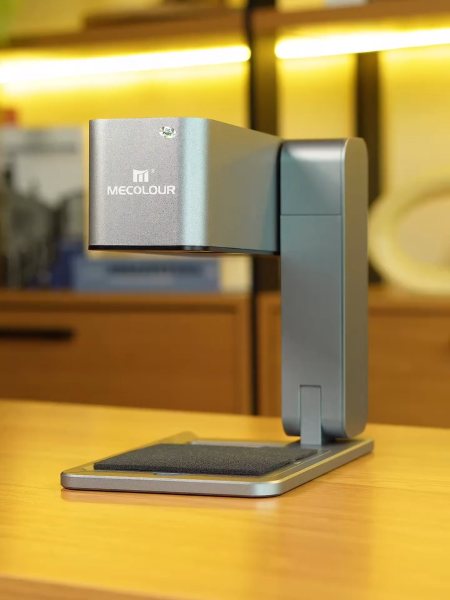 Pequena, portátil e super potente! 🚀 O Avião sem Asa finalmente recebeu a nossa mini gravadora a laser e logo vai mostrar tudinho que dá pra criar com ela! 😍 E aí, o que você mais quer ver ela fazendo primeiro? #gravadoraalaser #minigravadora #minigravadoraalaser #mecolour