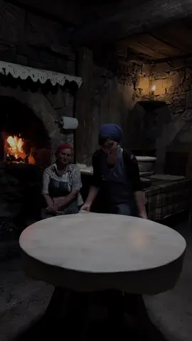 ასე მზადდება მესხური ხაჭაპური მესხურ ოდა სახლში 🤍 📍ალუდა ჯვარიძის მესხუდი ოდა✨ სოფელი ჭობარეთი, სამცხე-ჯავახეთი  . . . #meskheti #samtskhejavakheti #mesketianodahouse #chobareti #georgia #gastronomy #georgiangastronomy 