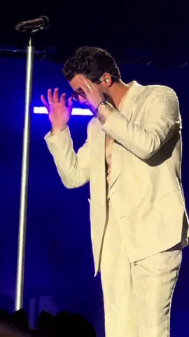 Somebody was feeling sexy last night    @Nick Jonas @Jonas Brothers #jonasbrothers #nickjonas #greetingsfromyourhometown #metlifestadium 