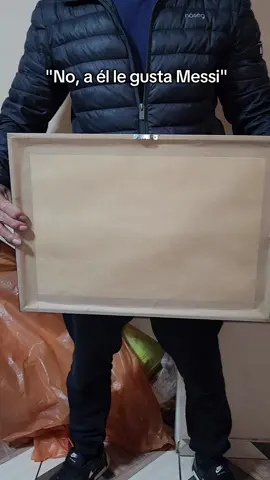 Es un cuadro de Messi x Barcelona personalizado con el nombre de tu ser amado 😍❤️✨ #messi #messi_king #messi10 #messifans #messi_messi10 #cuadrospersonalizados #regalospersonalizados #goat🐐 #futbol⚽️ 