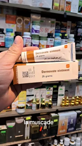 #كريم ديرموفيت # لا تستخدم كلوبيتاسول : • اذا كنت تعاني من حساسية (شديدة الحساسية) لبروبيونات كلوبيتاسول أو أي من المكونات الأخرى لهذا الدواء • على طفل أقل من سنة واحدة • لعلاج أي من مشاكل الجلد التالية ، يمكن أن يزيدها سوءًا: • حب الشباب • احمرار شديد في الجلد في منطقة الأنف وحولها (وردية). • طفح جلدي أحمر متقطع حول فمك (التهاب الجلد حول الفم). • حكة حول فتحة الشرج أو الأعضاء التناسلية (القضيب أو المهبل). • الجلد المصاب (إلا إذا كانت العدوى تعالج بأدوية مضادة للعدوى في نفس الوقت). • حكة بالجلد غير ملتهبة • انتشار صدفية اللويحات ما عدا الآفات المفردة