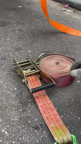 Truckers have always stored straps the wrong way — here’s how to do it right No more tangles, no more mess #USA #StrapStorage #TruckHack #CargoTip 
