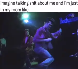 country-mile behind the whole world #thesmiths #thischarmingman #morrissey #johnnymarr #mikejoyce #andyrourke 