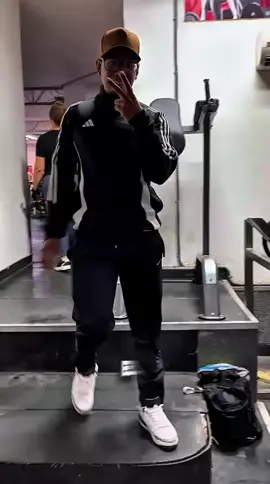 Y tu… ¿Quieres saber la forma correcta de estar en forma? ⚡️🏋️ Forma parte de nuestro team, y date la oportunidad de lucir como deseas amándote por dentro y por fuera de la mano de los expertos. Aca en @sportfitness_gym  Creator🎥: @rosbeilysalas.duran @rosi_esd  #gym #maracaibo #venezuela #gymrat #training #energia #trainer 