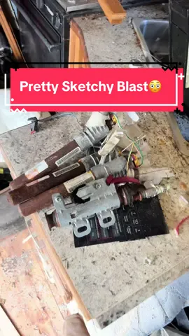 Let me know if I’ve done a more sketchy video than this😁#fyp #crushinflorida #floridaman #junkyard #scrapyard #airbag #airbagblast #sidecurtainairbags #motorhome #blasthouse #ford #gearwheels #cars #sketchy 