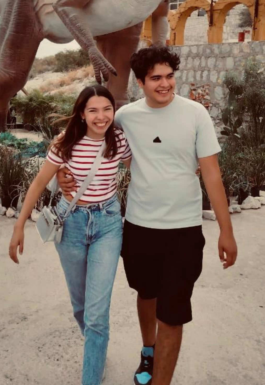 Me encanta ver nuestras fotos, pronto tendremos a nuestros hijos y verán todos nuestros recuerdos ✨🤞🏻 #fyp #noviosgoals #elindicado #novio #indicado #paratiiiiiiiiiiiiiiiiiiiiiiiiiiiiiii 