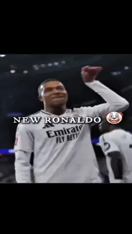 Watch ts flop ✌️💔#foryoupage #mbappe #lamineyamal #ronaldo #messi #dontflop #fyp #fypシ #zyxcba 