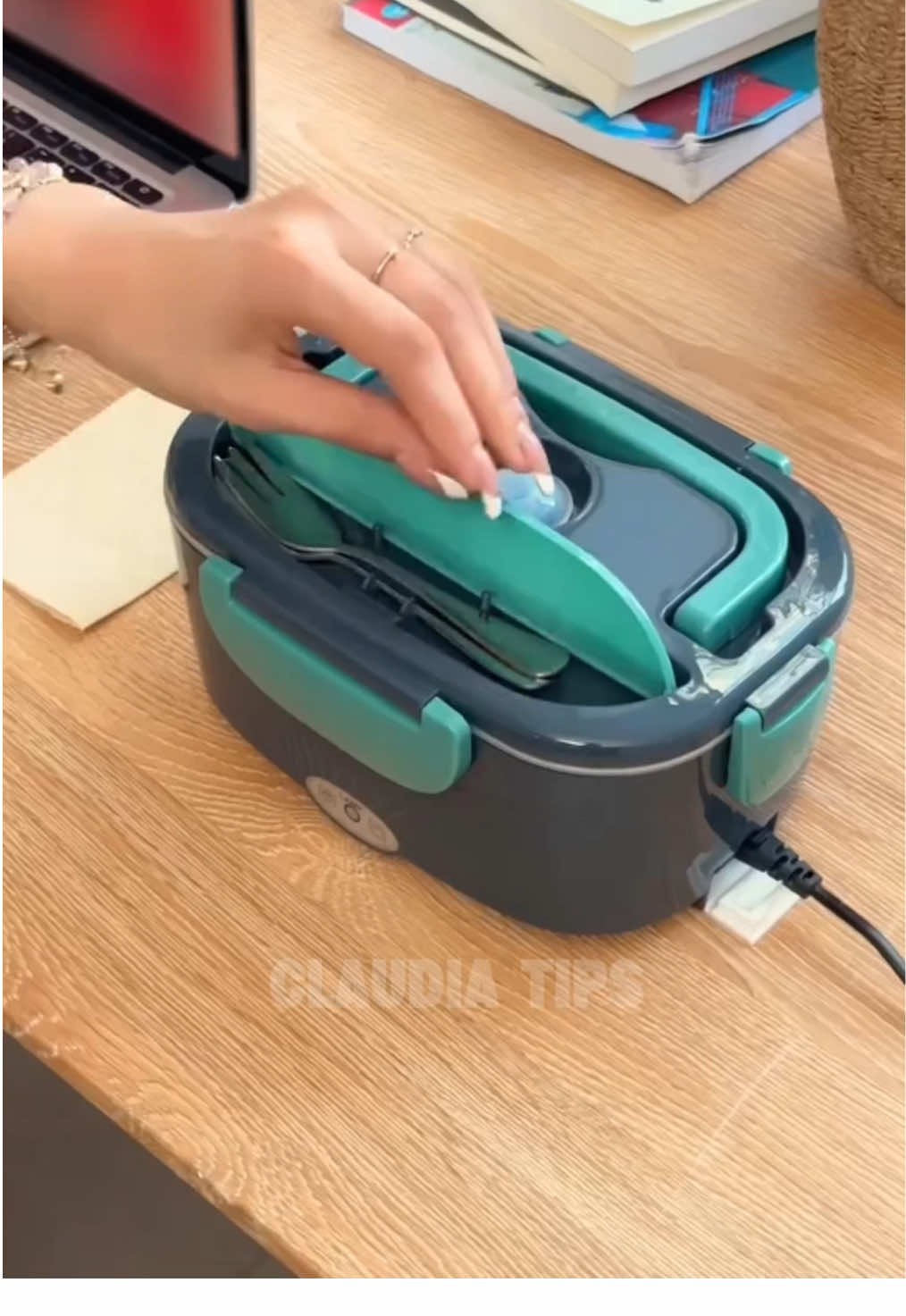 Refeições quentes onde quer que você vá com esta Marmita Elétrica.