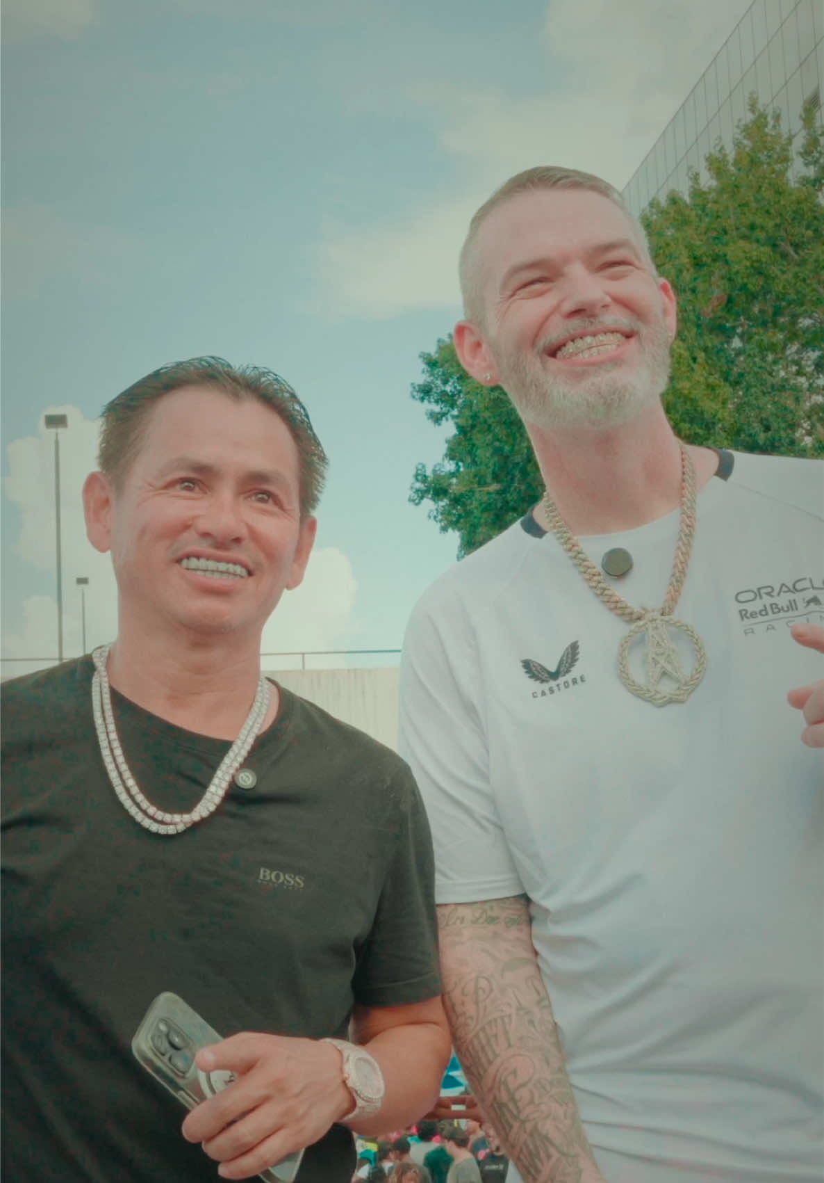 Another successful event for the community.. something I really am grateful to do for my local people. Shout out to everyone who was a part of the gang and volunteer giving back. Thank you everyone who was able to come. See you next year, it will be even bigger and better 🗓️👨🏻‍🏫 #diamondboyz #johnnydang #paulwall #houston #backtoschool 