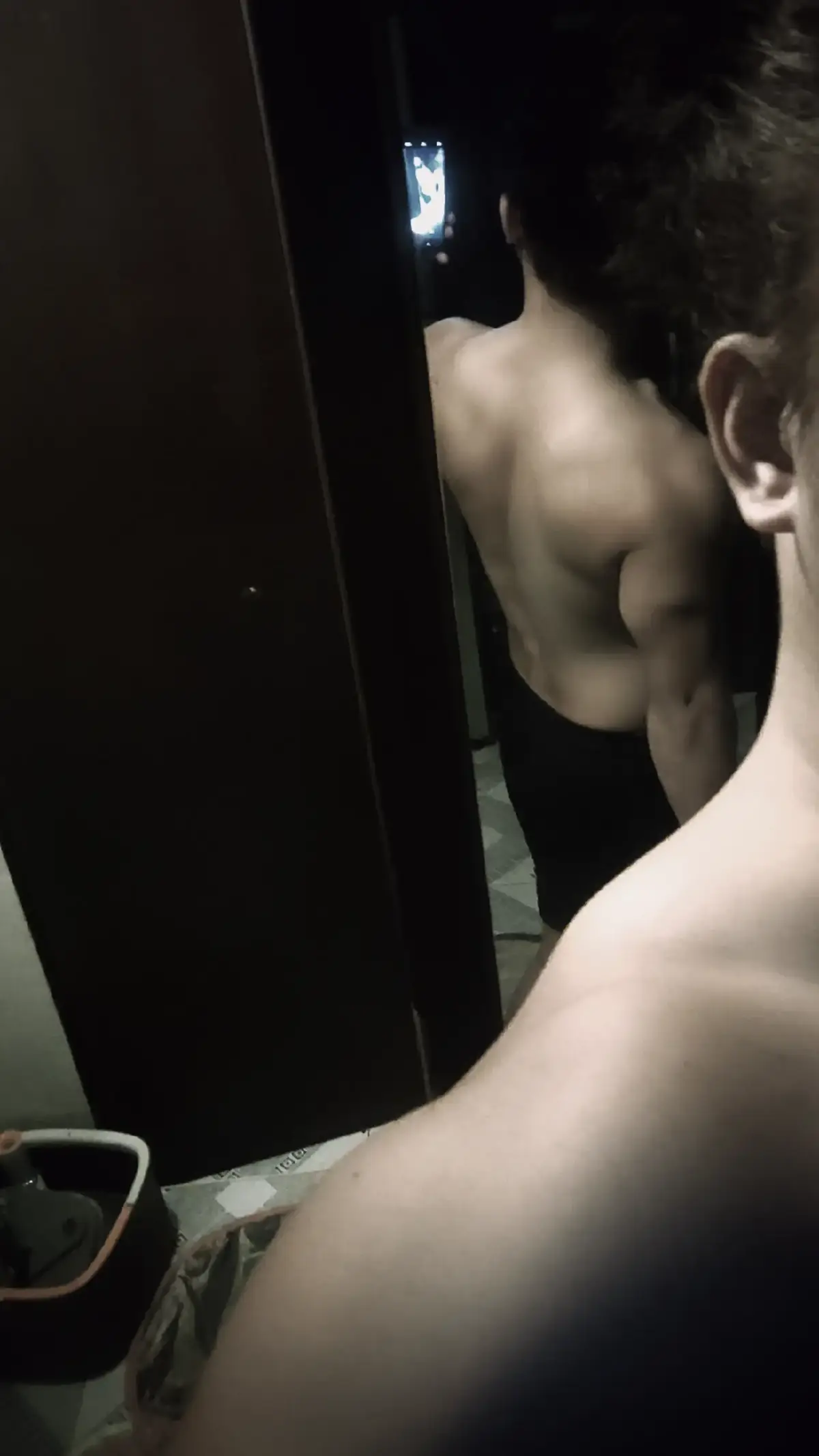 after back workout yesterday  #backworkout #backmuscles #fyp  🪞 Mirror selfie tips: twist mo onti paa mo habang naka back mirror shot para mas kita Yung back