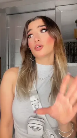 و بتعملي اي مع الناس اللي غيرانين منك  =طريقتي قدامهم💋😂😉