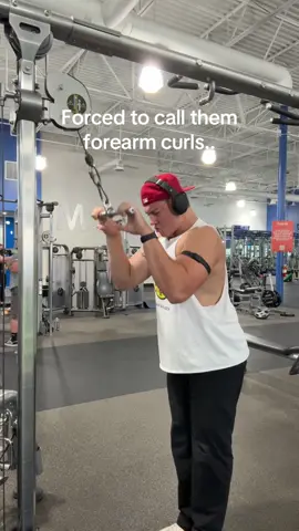 uwu curls = best forearm pump  Follow for more fitness content  - - - - - - - - #fyp #anime #curls #gymmotivation #men #gym #Fitness #dremfit #workout #training #gymrat 
