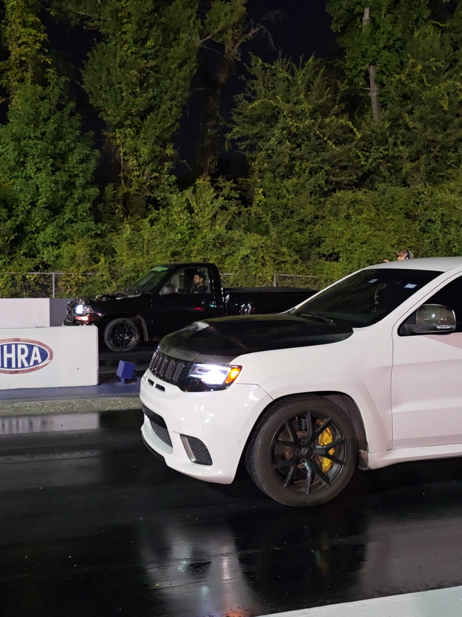 GMC Sierra vs Trackhawk #racingfx #gmc #sierra #lsx #cammed #grandcherokee #trackhawk #srt #boosted #supercharged #dragrace #dragracing 