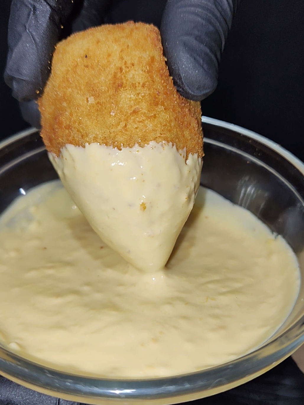 A responder a @kauaazinks01 ASMR comendo meu salgado preferido com o molho que eu menos gosto #asmr #tiktokfood #salgados #coxinha #mateusasmr 