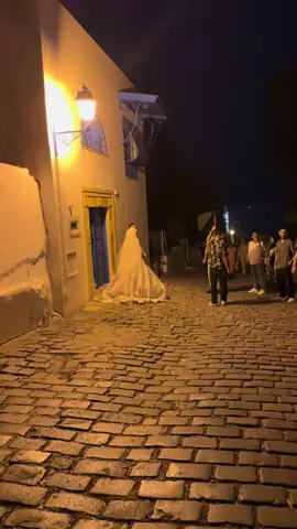 Festeggiamenti per la sposa notturna. #tunisia🇹🇳 #bride #sidibousaïd_tunisie🇹🇳🔥 #sidibousaid #bynight🌙 