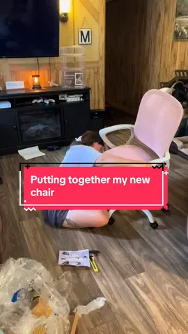 I’m in loveee with the pink and it’s so comfortable🥹 #officechair #chair #deskchair #officemusthaves #comfortable 