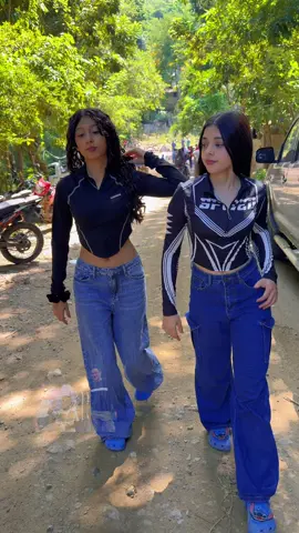 La condesa i la flaca cuando alguien les chifla 😱🤣#parati#humor#videogracioso#josuecardona44 @Condesa044💫🦋💫 @👀💘🖤👀miflaca💘🖤44👀 muchas gracias por tanto apollo mi gente bella Dios me los bendiga 🥺🙏🏻