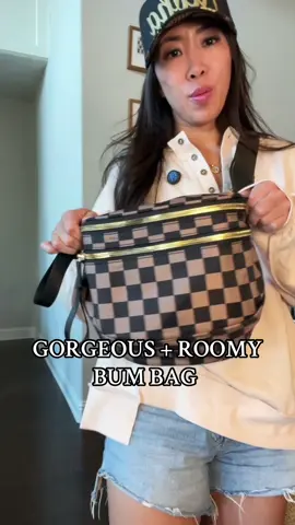 The colors on this bum bag 🤩 This one is the coffee + black color 🖤🤎🖤🤎 #bumbag #bumbagstyle #checkered #casualbag #overtheshoulderbag #roomybag #mombag 