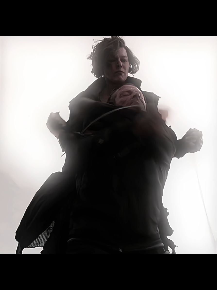 essa parte é insana demais ☠️  #residentevil #aliceabernathy  #doutor #dralexanderisaacs  #alexanderisaacs #residentevil #residentevilmovie 