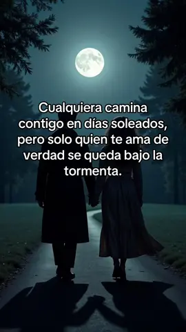 Cualquiera camina contigo en días soleados, pero solo quien te ama de verdad se queda bajo la tormenta #frasesmotivadoras #parejas #superacionpersonal #amorverdadero #fypシ゚viral 