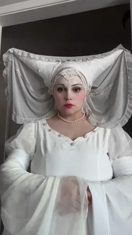Maidens doth thou mind if a lady slays? (Not talking about dragons) #renaissance #medievaltiktok #DIY 