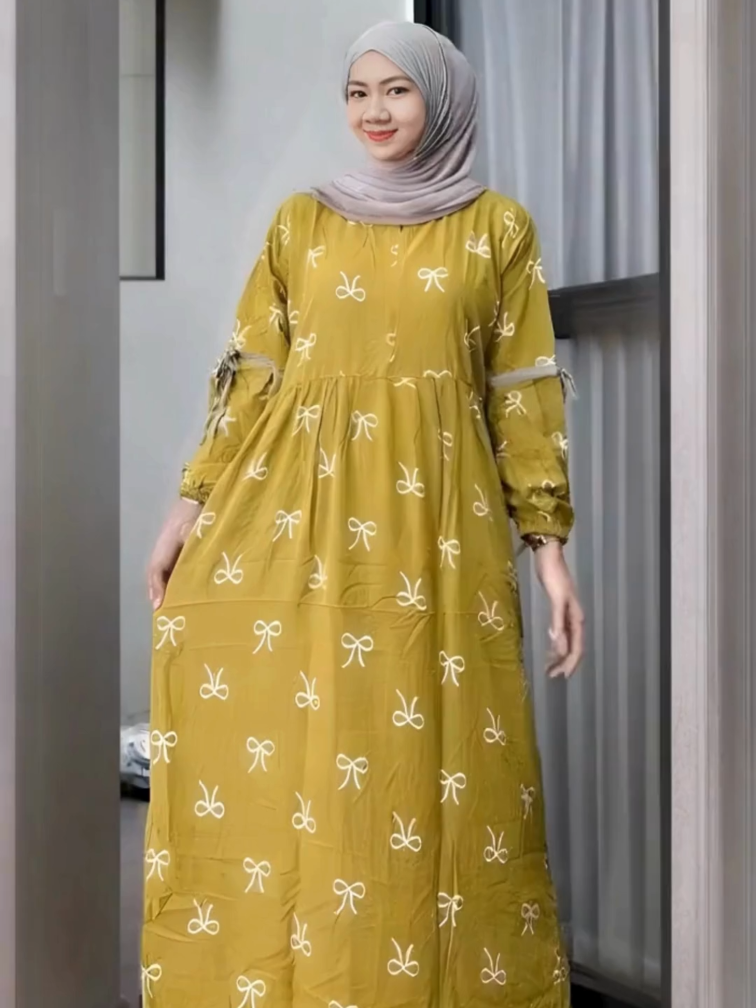 💐 Dress Rayon motif pita ini bikin kamu tampil effortless tapi tetep kece! Bahan adem, nyaman, dan desainnya kekinian banget 💃 Cek keranjang di bawah 🛒👇 #ootdmuslimah #dresswanitakece #fashioncewek #dressrayonpremium #outfitkekinian