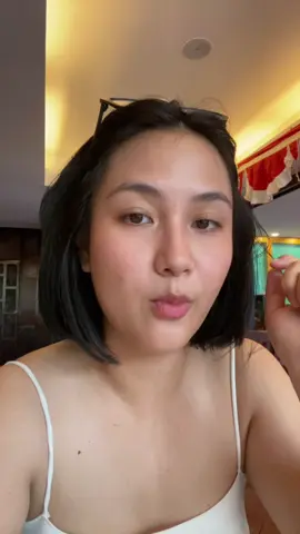 aku bicara dengan kacamataku