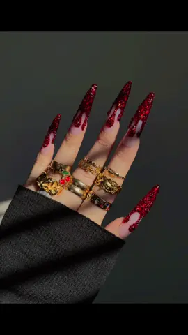 I make bloody moves #halloween #halloweennails #altnails #gothnails #altnails #crystalnails #rhinestonenails 