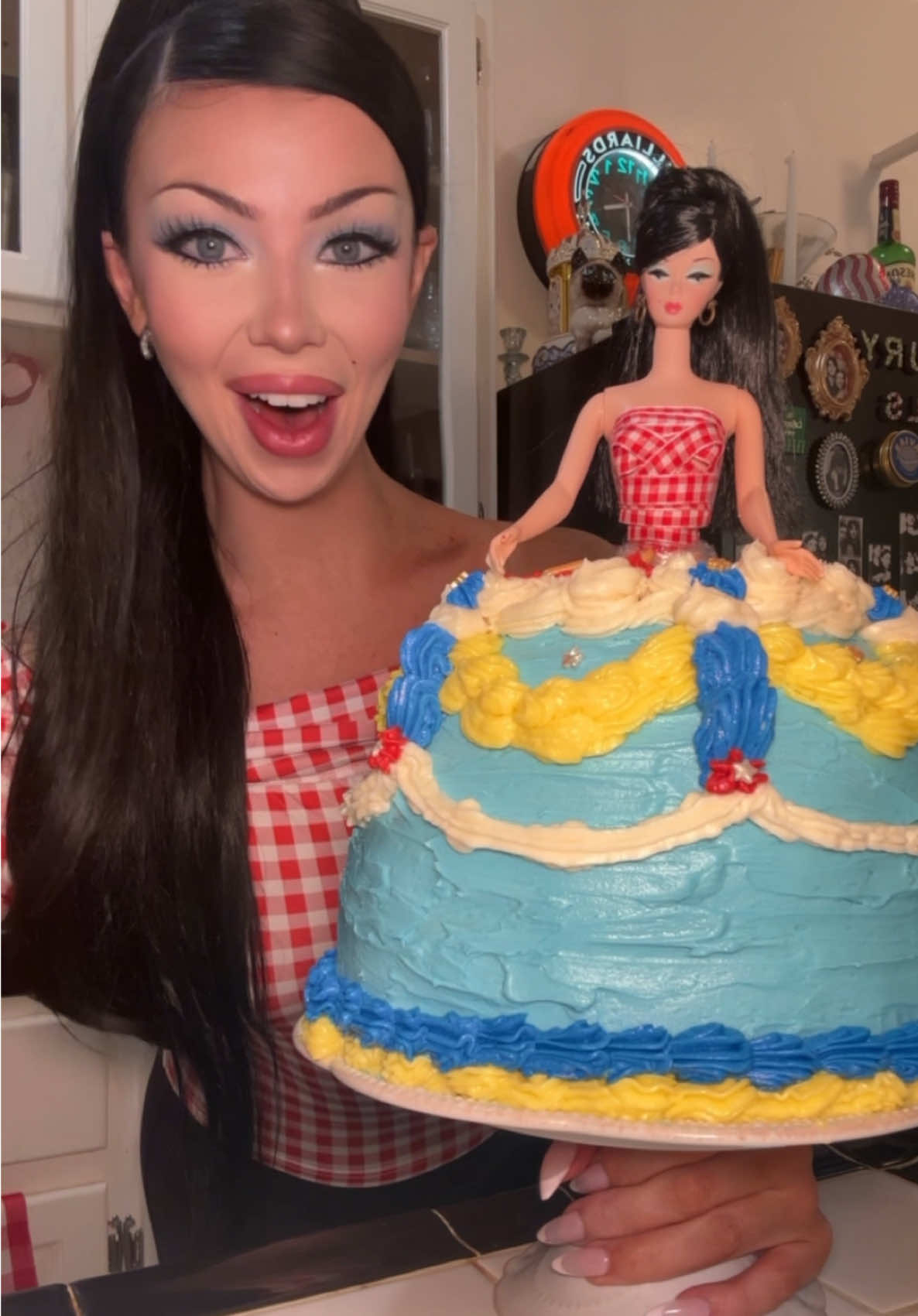making my dream birthday cake DUH 🤭🎂💋 #birthdaycake #girldinner #savory #mukbang 