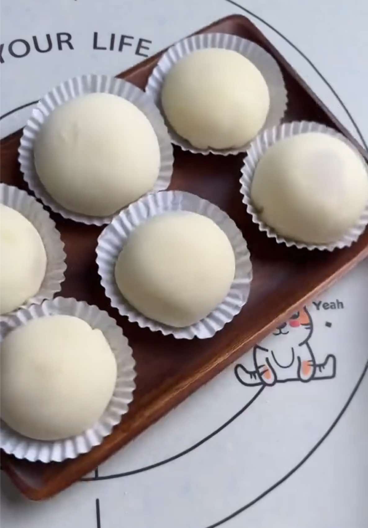 Mochi 麻薯 Making mochi is so easy—and so fun to eat! Mango mochi, strawberry mochi, my way mixed nuts mochi… even ice cream mochi. They’re soft, chewy, and just happy little bites. Once you try them, you’ll wanna make every flavor you can think of. Recipes are on my Cookpad page, linked in my bio. Thanks for watching, and follow for more! #dandanyummyfood #Recipe #mochi #sweet #mango 