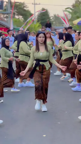 Kebaya karnaval parijatah kulon #dance #karnaval #karnavalsoundsystem #fyp 