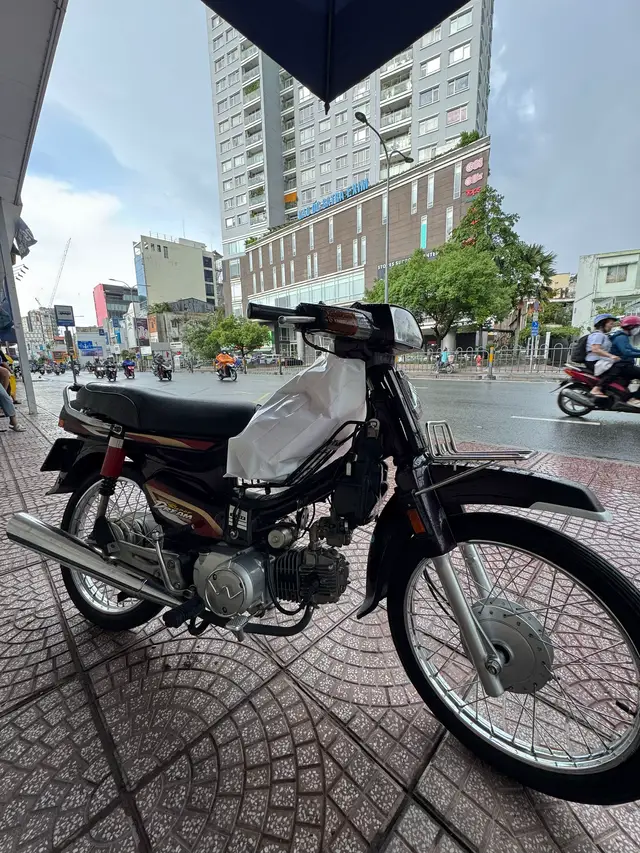 Ta nói mình thời nào còn đi xe số kệ mình nhắm mắt đi luôn 😅#hìnhnộmđứchoà #longan_62 #sàigòn #xethuoc #dream #md90 