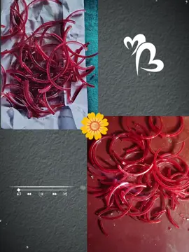 চুড়ির ফাটল টা শুধু কাচে না আমার মনের ভিতর এ ও ছড়িয়ে গেছে 😓ভেঙ্গে যাওয়া চুড়ির টুকরয় আমি আমার অনুভব খুঁজে পাই........... কারও দেয়া জিনিস টা ভেঙ্গে গেলে শুধু জিনিষটা না বিশ্বাস টাও খানিকটা ভেঙে যায়  বিবাহিত জীবন এর প্রথম গিফ্ট ছিল এটা যা আমাকে আমার এক মাএ ননদিনী গিফ্ট করেছিলো কিন্তু আজ এটা ভেঙে গেল সাথে আমার মন টাও 🥺চুড়ি গুলা ছিল আমার মনের অনেক কাছের আজ ভেঙ্গে যাওয়াটা কেমন যেন ভিতর টা ফাকা করে দিলো 😔😅এমন টা না হলে ও পারতো 😭