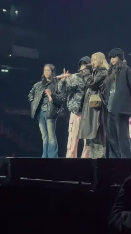 soundcheck kemarin nggak ada obat sihh , outfit mereka beuhhh🙌🖤#jisoo #jennie #rose #lisa #blackpink #blackpinkofficial #fouryoupage 