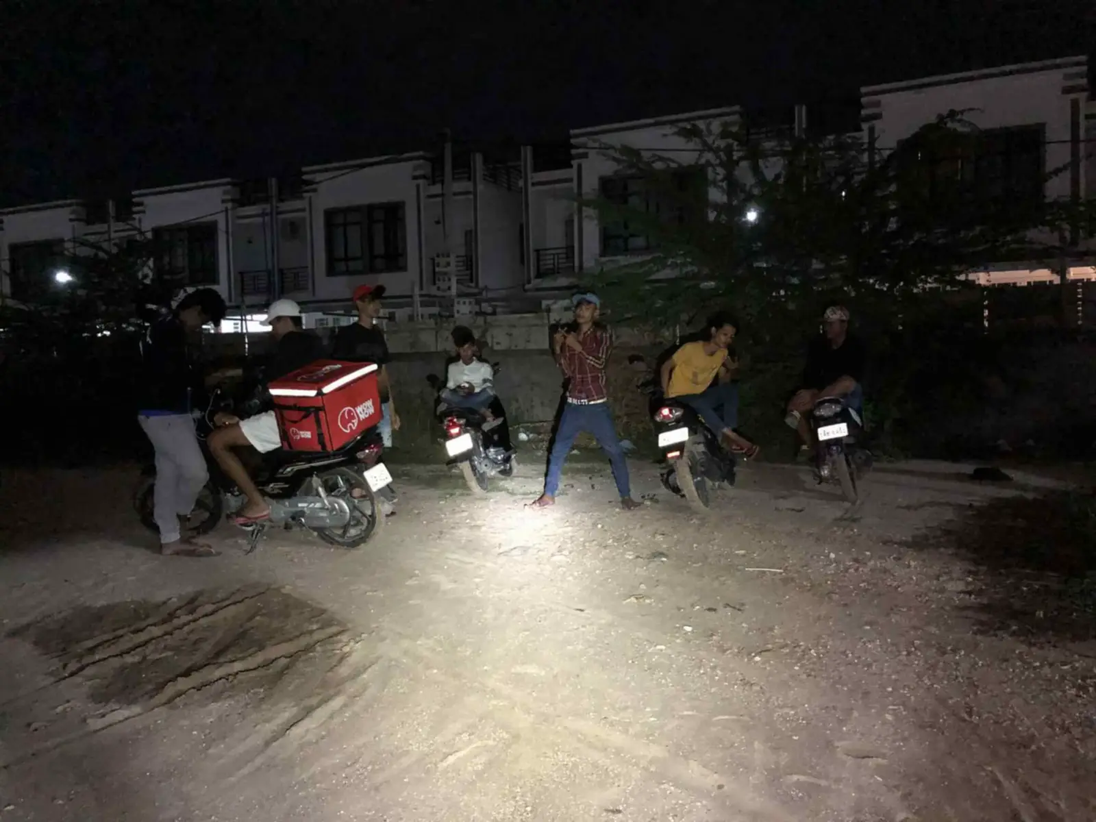 😔@Elinkk🎈 @Smy Gaa @Set 