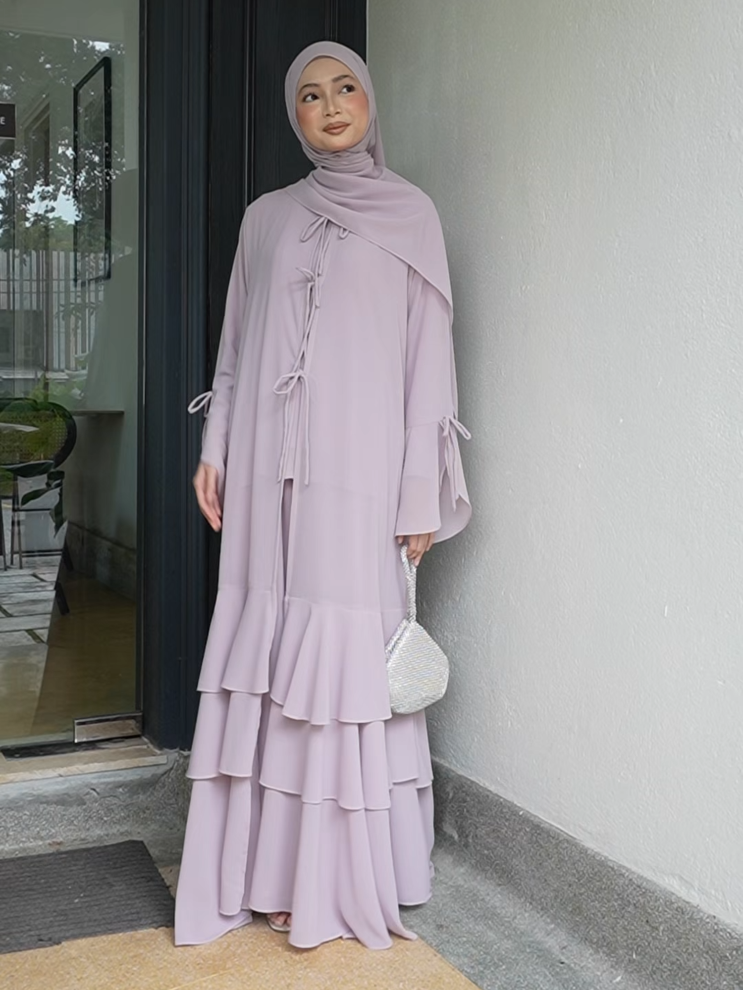 You all suka yang mana satu? Something pastel or bold color for your daily abaya? Abaya chiffon yang selesa tapi elegant sangat! #abayastyle #abayafashion #modestfashion #abayagirls #abayachiffon #modestclothing