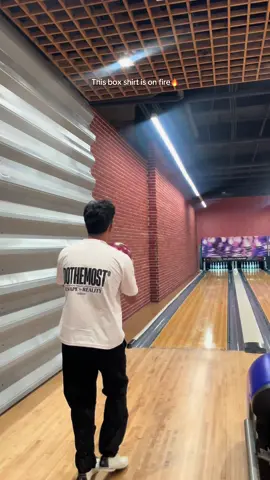 This boxy crop shirt is on 🔥 #cropshirt #boxshirt #tshirt #boxyshirt #menoutfitideas #fyppppppppppppppppppppppp #bowling 