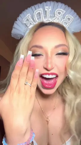 BRIDE TO BE 👰🏼‍♀️💍 #barcheloretteparty #bridetobe2025 #feliz PD:sorry por el desorden atrás 🥲