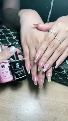 Em úp móng bằng base hoa hồng luôn nè 😆 #basetophoahong #basetopchinhhang #lammongben #cachupmongben #cachupmongbenchat 