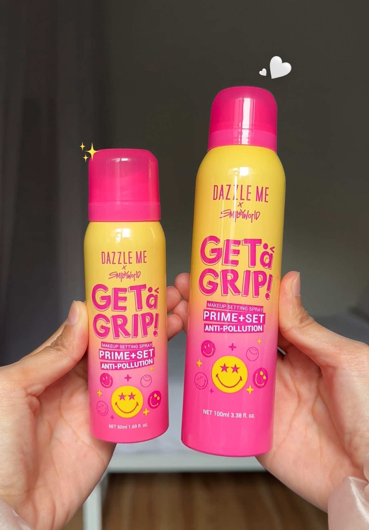 Sekarang Anis dah boleh spray #settingspray ni lebih sikit kat muka 😆🙌🏼🤍 Ngl, I really LOOOVE hydrating setting spray. My dry skin crave for it. #makeup #makeuptips #dazzleme #dazzlemesettingspraypink 