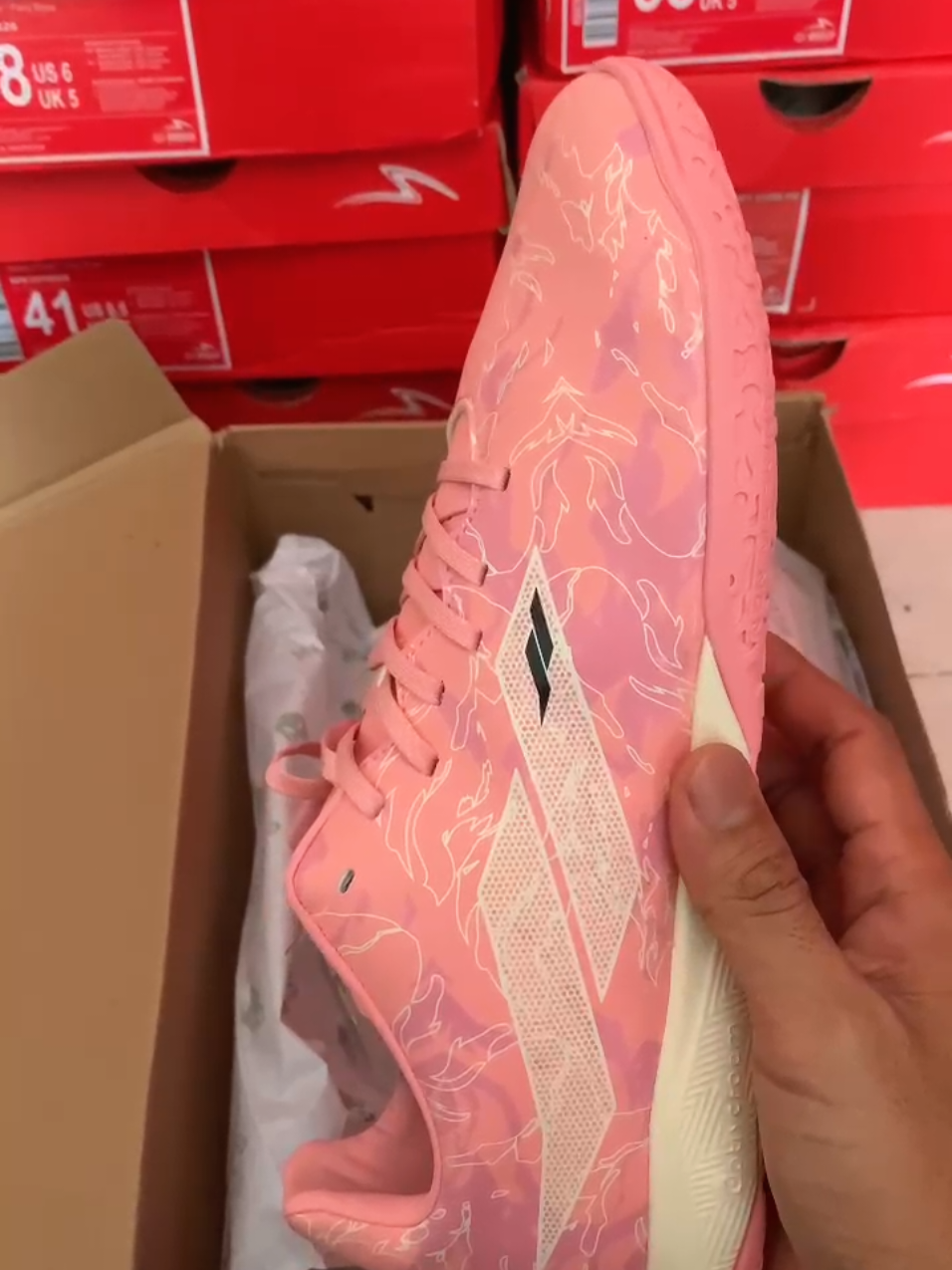 Sepatu futsal Mills flame pink  #sepatufutsaloriginal #mills #flame #fyp #futsalplayer 